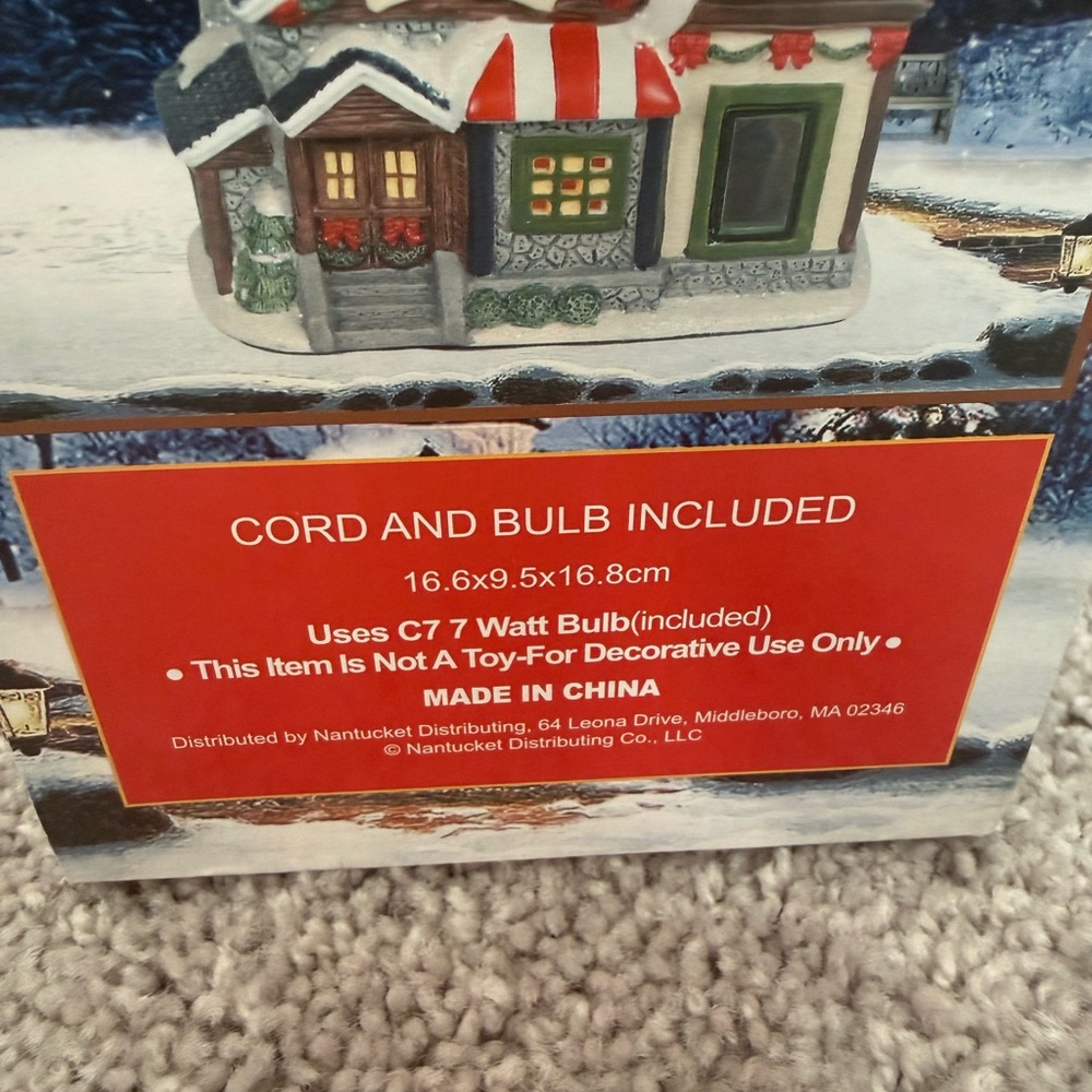 Vintage Christmas village house Wood Creek porcelain house - Picture 6 of 6